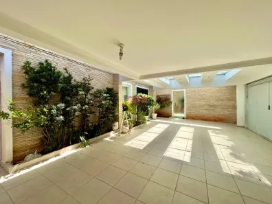 Casa de Condomínio com 4 Quartos à venda, 256m² no Jardim Campo Grande, São Paulo