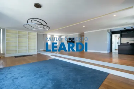 Apartamento com 3 Quartos à venda, 240m² no Cerqueira César, São Paulo