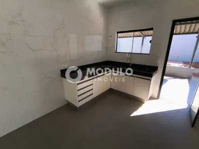 Casa com 2 Quartos para alugar, 70m² no São Jorge, Uberlândia
