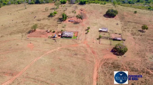 Fazenda/Sítio com 4 Quartos à venda, 974m² no Setor Central, Serranópolis