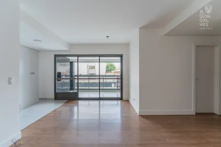 Apartamento com 2 Quartos para alugar, 74m² no Centro, Curitiba