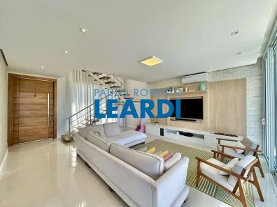 Casa de Condomínio com 3 Quartos à venda, 282m² no Moinho Velho, Cotia