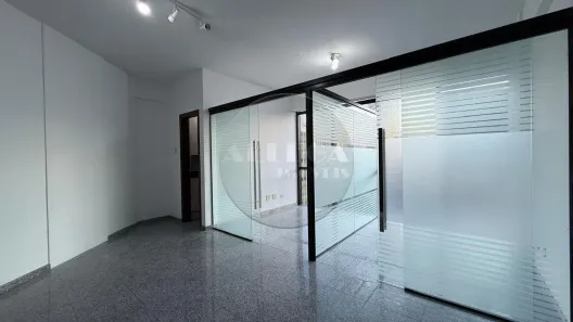 Sala Comercial à venda, 28m² no Centro, Curitiba