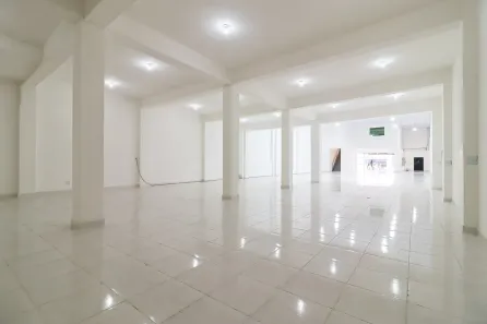 Galpão/Depósito/Armazém para alugar, 700m² no Santo Amaro, São Paulo