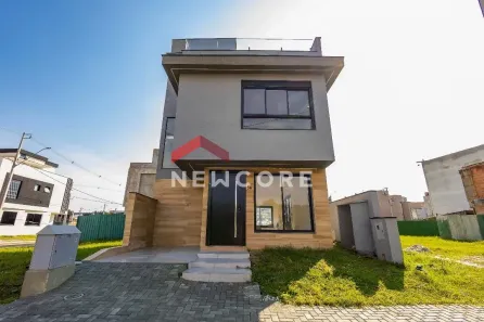 Casa de Condomínio com 3 Quartos à venda, 231m² no Santa Cândida, Curitiba