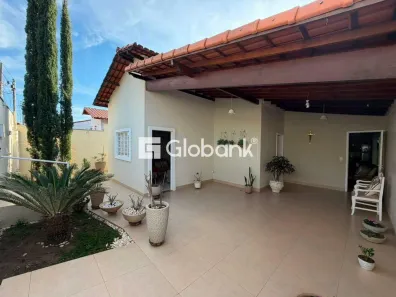 Casa com 3 Quartos para alugar, 100m² no Morada do Parque, Montes Claros