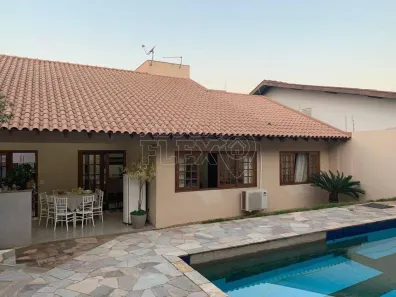 Sobrado com 4 Quartos à venda, 225m² no Champagnat, Londrina