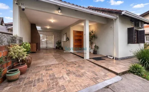 Casa com 2 Quartos à venda, 140m² no Vila Monte Carlo, Cachoeirinha