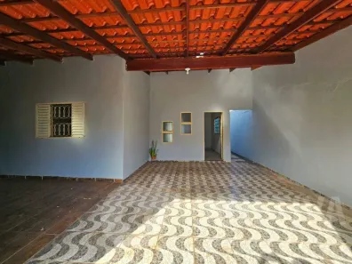 Casa com 3 Quartos para alugar, 172m² no Jardim Europa, Uberlândia