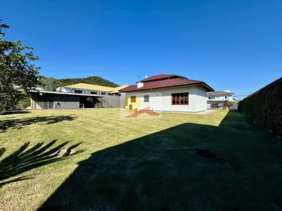 Casa com 4 Quartos à venda, 309m² no Iririú, Joinville