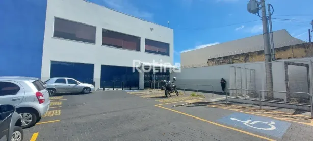 Ponto Comercial para alugar, 500m² no Marta Helena, Uberlândia