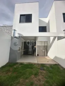 Casa com 3 Quartos à venda, 105m² no Novo Mundo, Uberlândia