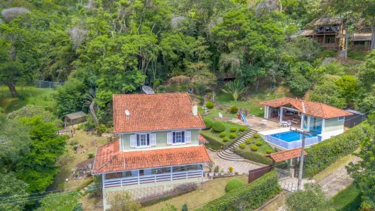 Casa de Condomínio com 4 Quartos à venda, 159m² no Nogueira, Petrópolis