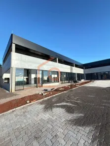 Sala Comercial para alugar, 117m² no Condomínio Portal das Tipuanas, Araraquara