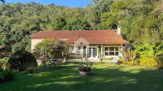 Casa com 5 Quartos à venda, 331m² no Itaipava, Petrópolis