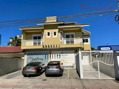 Casa com 4 Quartos para alugar, 320m² no Centro, Biguaçu