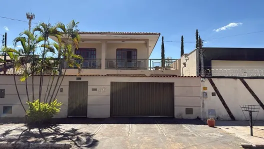 Sobrado com 4 Quartos à venda, 289m² no Jardim Europa, Goiânia