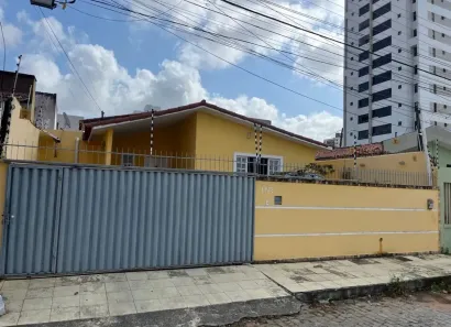 Casa com 4 Quartos à venda, 250m² no Lagoa Nova, Natal
