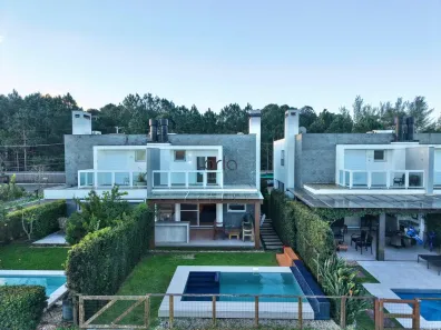 Casa de Condomínio com 4 Quartos à venda, 240m² no XANGRI-LÁ, Xangri-lá