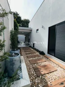 Casa com 4 Quartos à venda, 290m² no Santa Mônica, Uberlândia