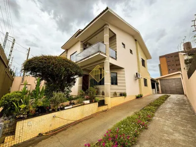Sobrado com 4 Quartos à venda, 402m² no Região do Lago, Cascavel