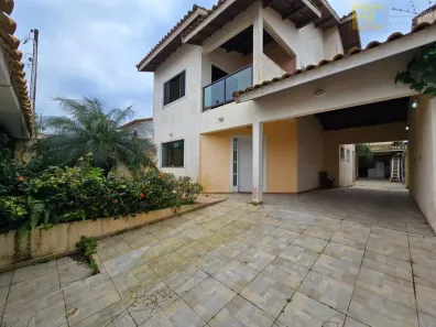 Sobrado com 5 Quartos à venda, 180m² no Centro, Peruíbe