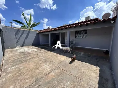 Casa com 3 Quartos à venda, 96m² no Jardim das Palmeiras, Uberlândia