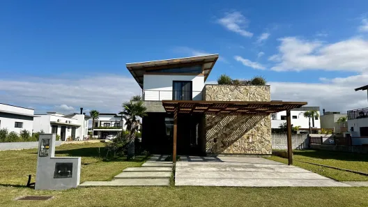 Casa com 3 Quartos à venda, 239m² no , Garopaba