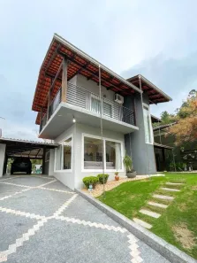 Casa com 4 Quartos à venda, 240m² no Vila Nova, Jaraguá do Sul