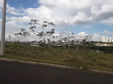 Lote/Terreno à venda, 250m² no Parque Laranjeiras, Araraquara