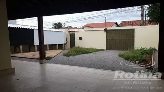 Casa com 7 Quartos à venda, 222m² no Cidade Jardim, Uberlândia