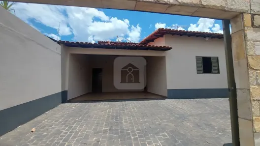 Casa com 3 Quartos à venda, 120m² no Santa Mônica, Uberlândia