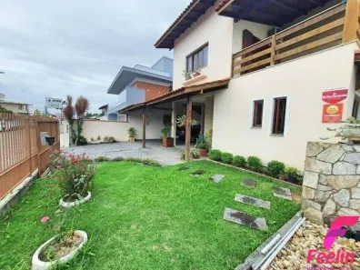 Casa com 5 Quartos à venda, 340m² no Carianos, Florianópolis