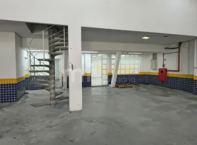 Galpão/Depósito/Armazém para alugar, 677m² no Vila Yara, Osasco