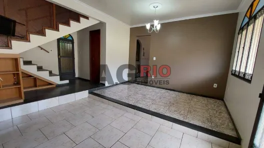 Casa com 3 Quartos à venda, 150m² no Vila Valqueire, Rio de Janeiro