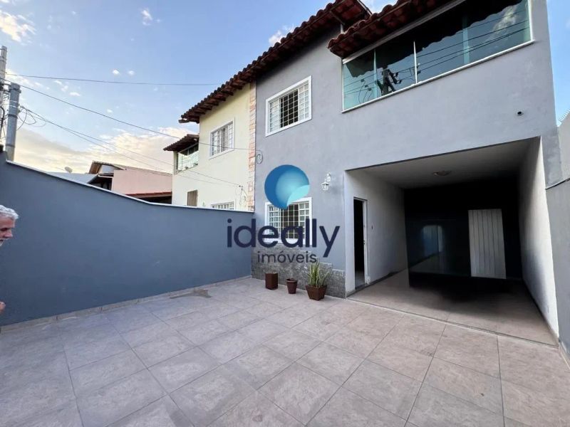 Casa com 3 quartos — Santa Terezinha, Belo Horizonte