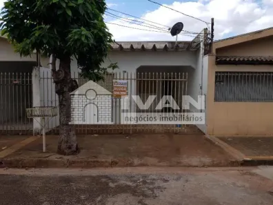Casa com 2 Quartos para alugar, 75m² no Jaraguá, Uberlândia