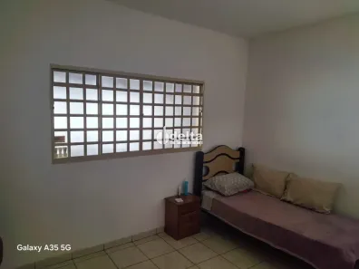 Casa com 3 Quartos à venda, 110m² no São Jorge, Uberlândia