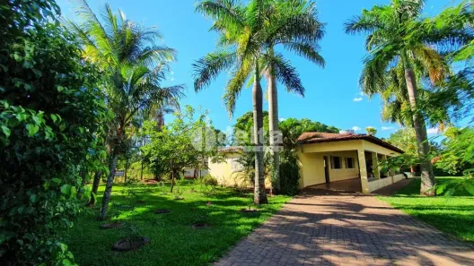 Fazenda/Sítio com 3 Quartos à venda, 589m² no Jockey Camping, Uberlândia