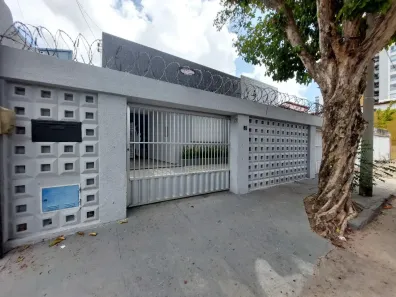 Casa com 4 Quartos à venda, 330m² no Fátima, Fortaleza