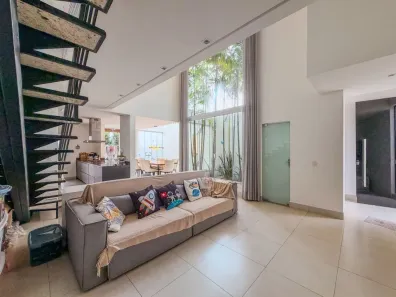 Sobrado com 3 Quartos à venda, 168m² no Jardim Karaíba, Uberlândia