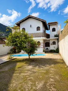 Casa com 2 Quartos à venda, 197m² no Cidade Jardim, Caraguatatuba