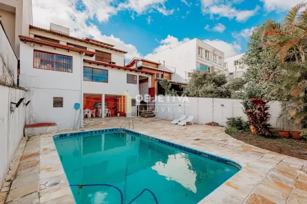 Casa com 4 Quartos à venda, 300m² no Chácara das Pedras, Porto Alegre
