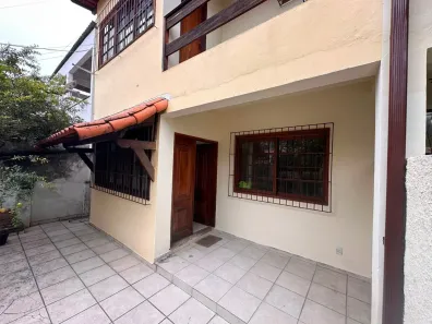 Casa com 2 Quartos para alugar, 120m² no Venda da Cruz, São Gonçalo