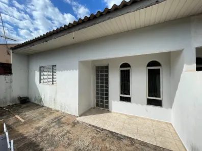 Casa com 2 Quartos para alugar, 50m² no Jardim São Francisco, Maringá