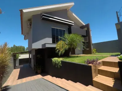 Sobrado com 3 Quartos à venda, 227m² no Vila Industrial, Toledo
