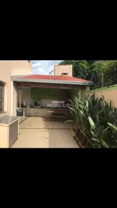 Casa com 9 Quartos para alugar, 328m² no Santa Mônica, Uberlândia