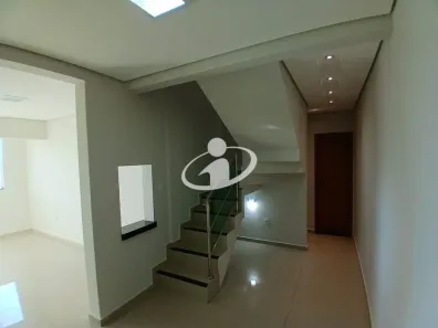 Cobertura com 3 Quartos para alugar, 150m² no Santa Mônica, Uberlândia