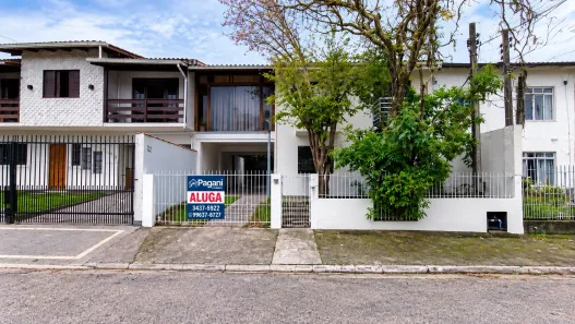 Casa com 3 Quartos para alugar, 200m² no Madri, Palhoça