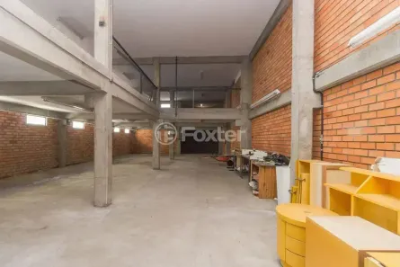 Galpão/Depósito/Armazém à venda, 740m² no São Geraldo, Porto Alegre